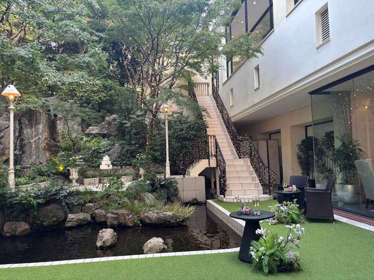 都内を感じさせない、緑、滝の自然を感じられるガーデン良かった！