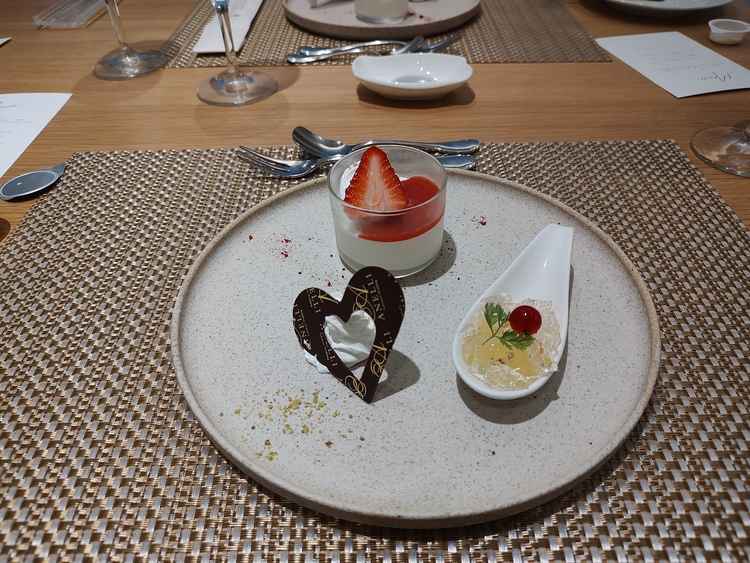 試食会のデザート