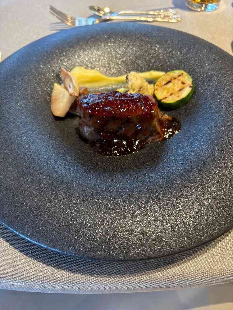 ハーフコース試食の肉料理です。