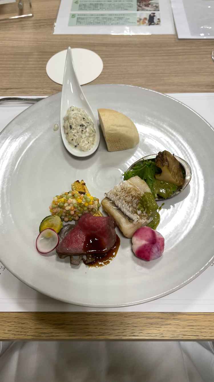 試食のワンプレートです。特にリゾットを美味しくいただきました。