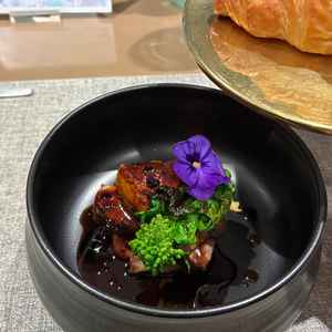 4枚目のパンの下にお料理が入っていました。