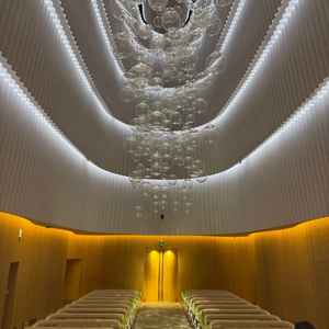 公式ホームページで1番気になっていたチャペル。照明の演出がとても良かった。新郎新婦の主役感が強かった