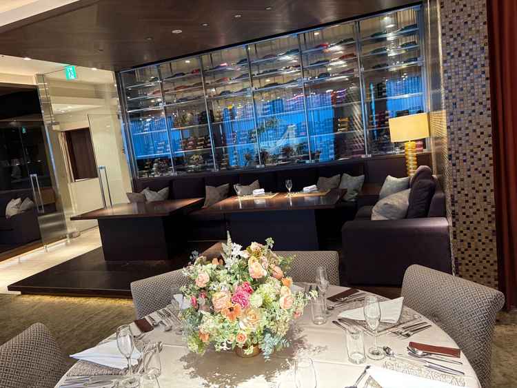 披露宴会場の雰囲気もとても良く、親族用のソファー席があるのも良い印象を受けた