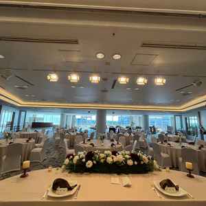 もう一つの披露宴会場。こちらの方が広さはないですが、雰囲気、色合いが好みでした。