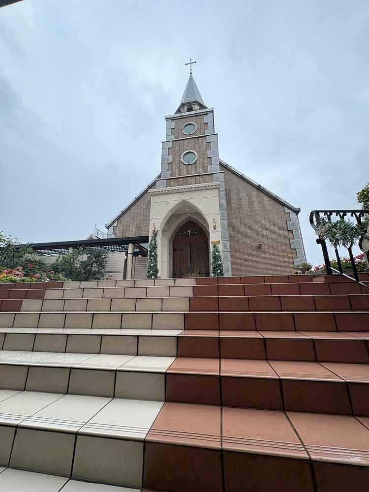 チャペルの外観です。雨が降っていたのが残念でした。