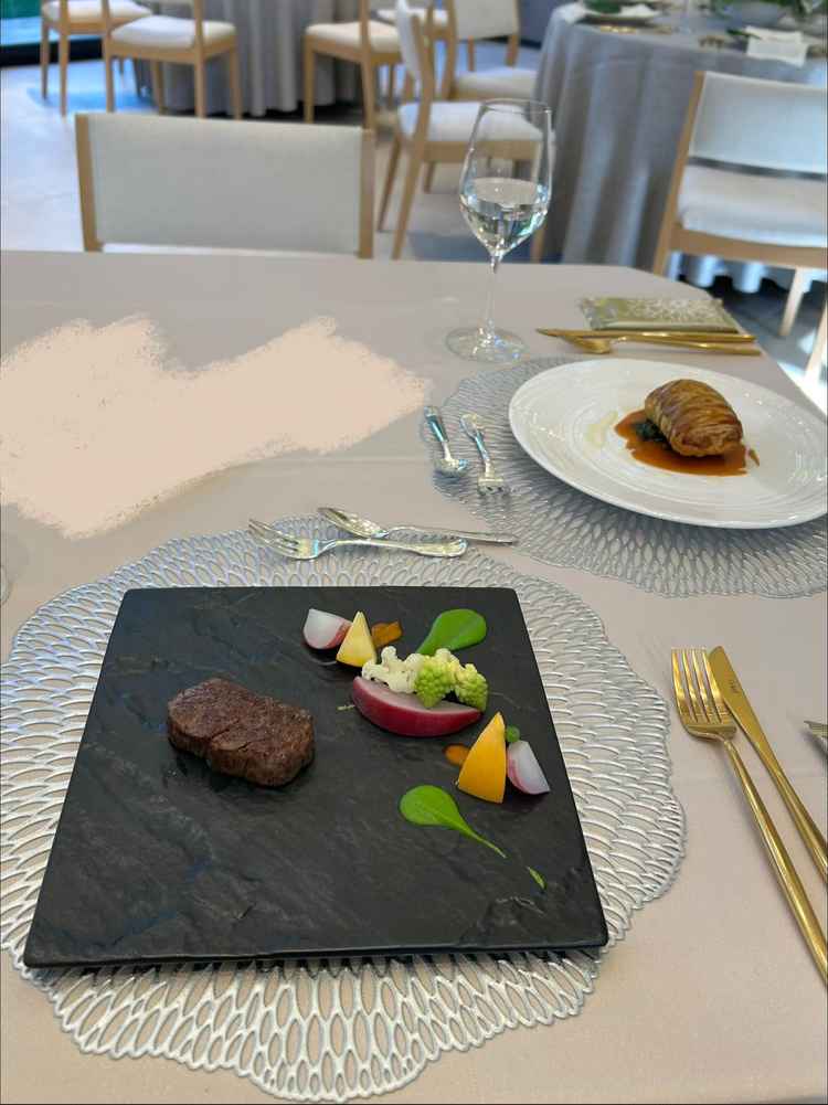 試食メニュー。お肉もお魚のパイ包みもとにかく柔らかくて、美味しかったです。