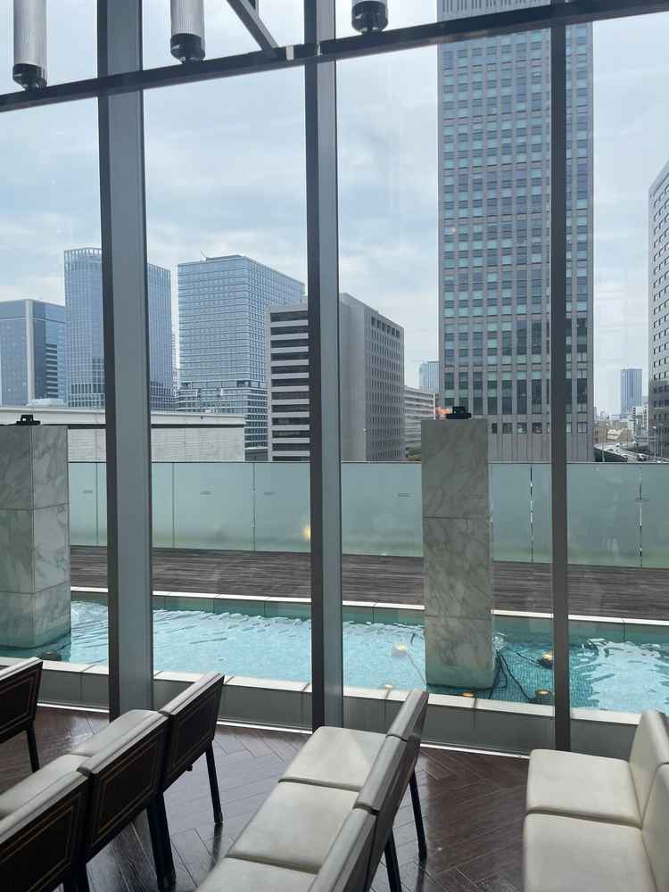 6階挙式会場になります。全面ガラス張りになっていて開放感素敵です。眺望も素敵です。