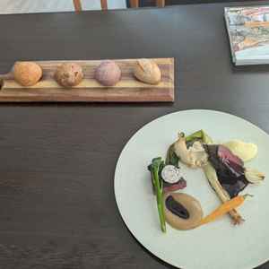 料理　パンとお肉の食べ比べ