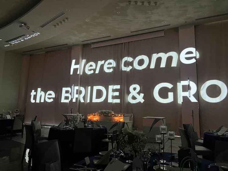 プロジェクションマッピング。実際に流していただき具体的なイメージを膨らませることが出来ました。