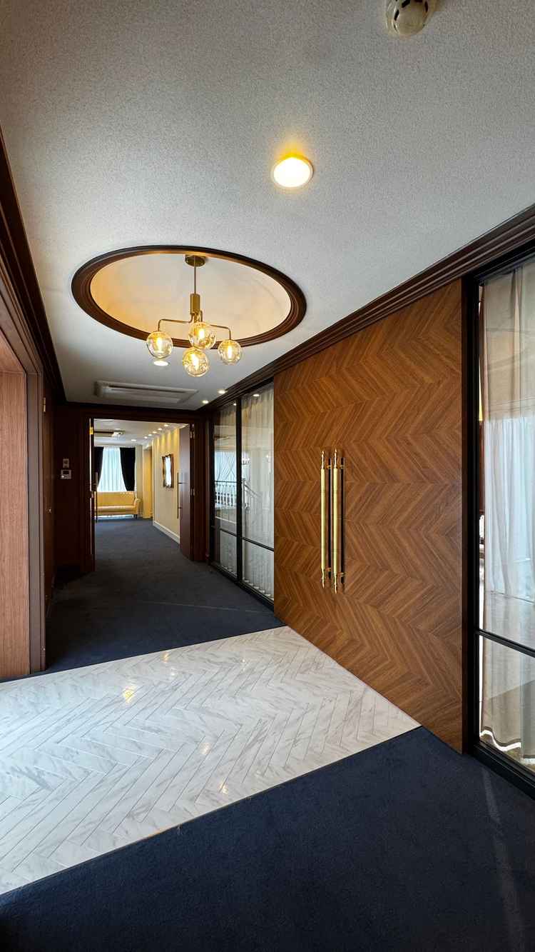 チャペルの前室。ドアが左右にスライドする引戸タイプで、リングドッグ成功のための配慮を感じた。