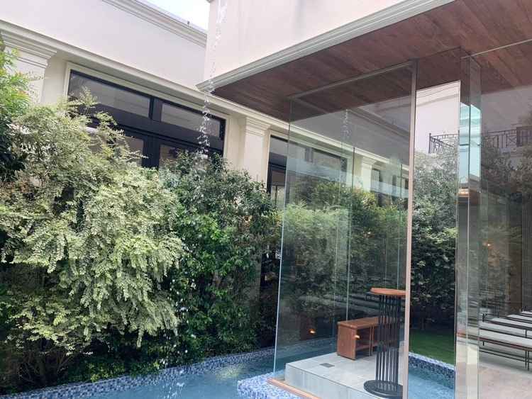 式場のそとから