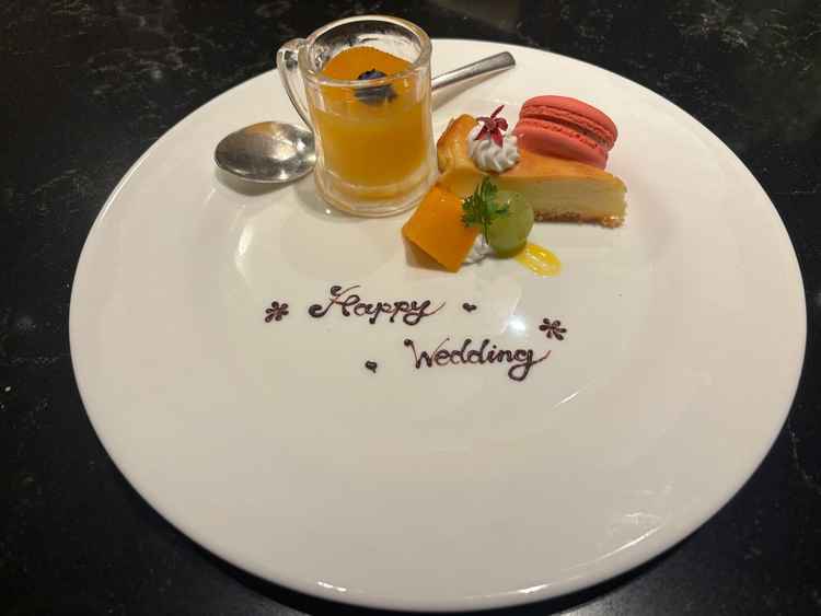 デザートとてもおいしかったです。プランナーさんが私たちの好きなチーズケーキを覚えてて下さいました