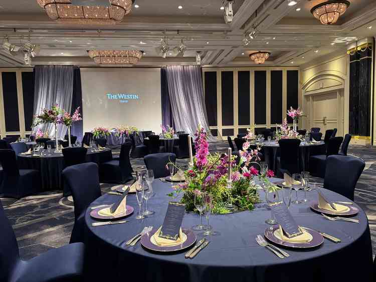 ネイビー基調で、気に入った雰囲気でした。天井も高く開放感がありました。