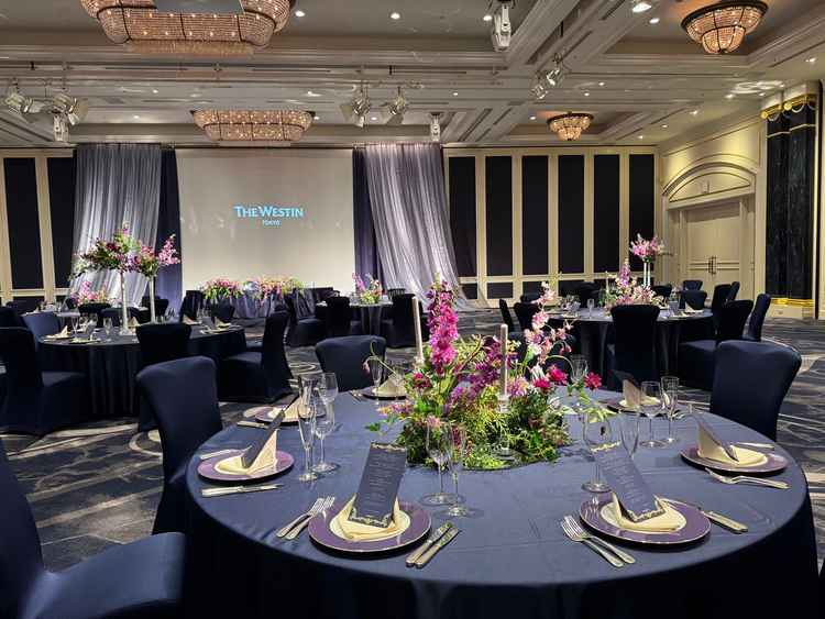 ネイビー基調で、気に入った雰囲気でした。天井も高く開放感がありました。