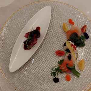 試食。彩りも味もとても良かった！食器類やテーブルコーディネートもとても可愛い。