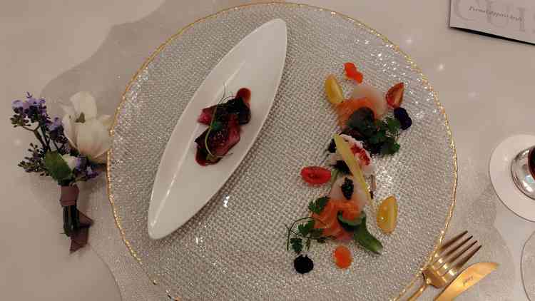 試食。彩りも味もとても良かった！食器類やテーブルコーディネートもとても可愛い。