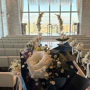 挙式入場体験の前に花束をいただいた。こんな素敵な対応をしてもらえたのは、初めての会場であった。嬉しい