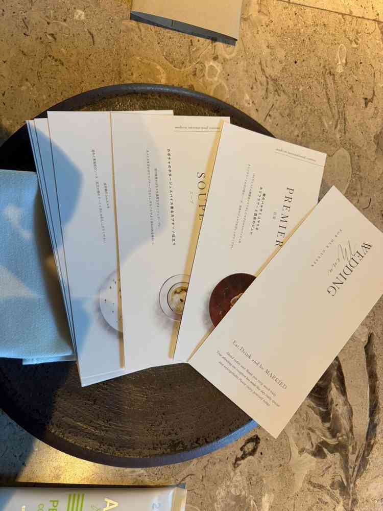 お品書きはカードになっていて、写真もついています。