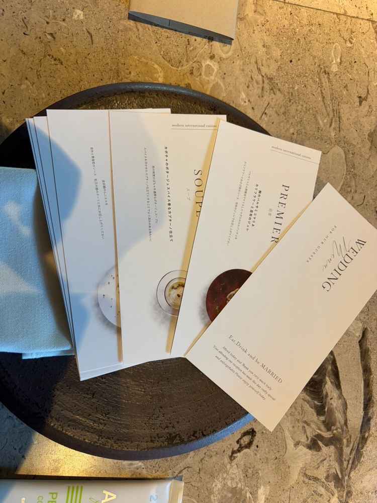 お品書きはカードになっていて、写真もついています。