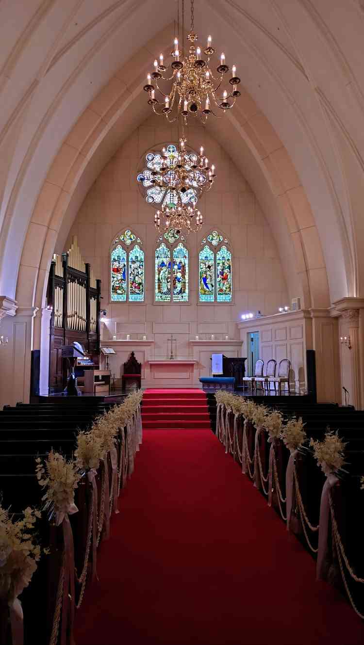 高さ12m, 長さ22mのチャペル。19世紀のアイルランドの教会から床も含めて移設された本格仕様。