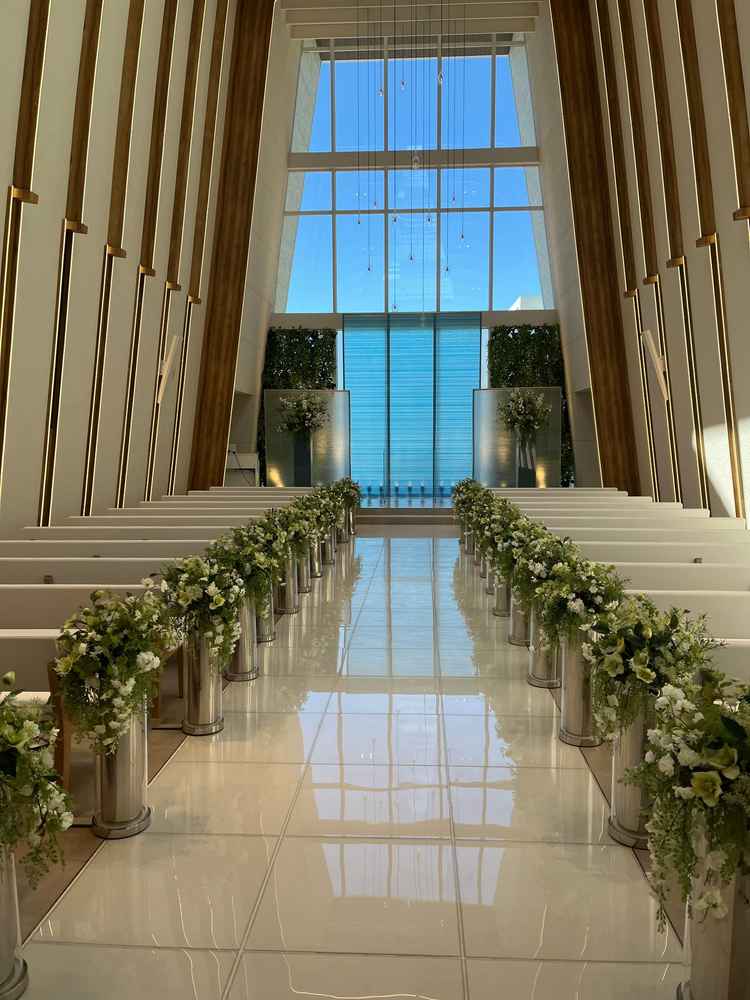 天井がとてもたかく、座席の素材も配慮してあり素敵な空間でした。