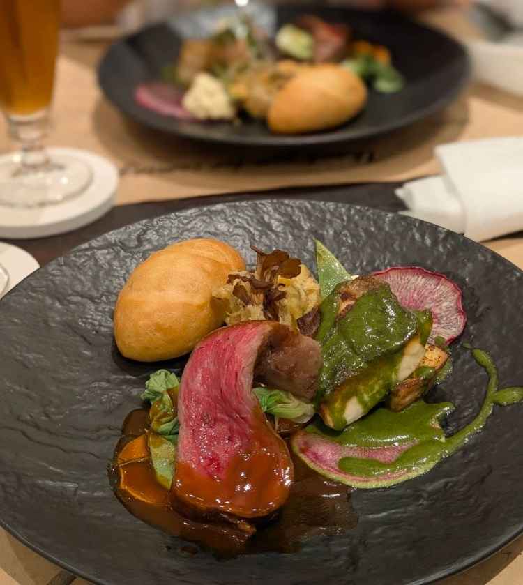 盛り付けが華やかで、特別感のある一皿でした。