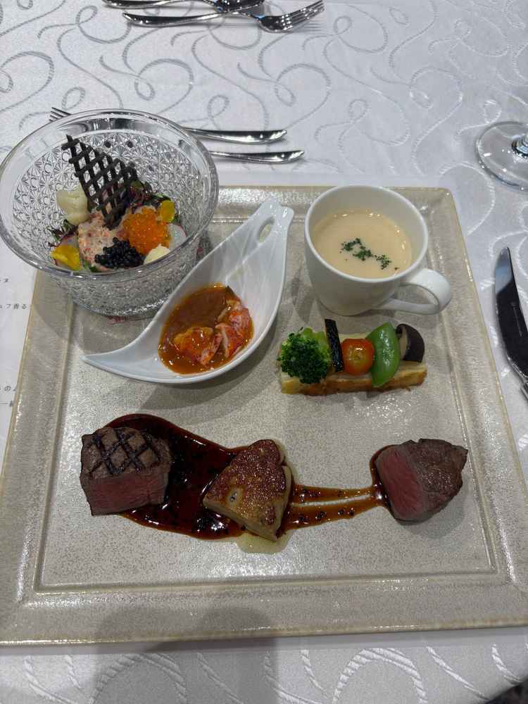 見学時に試食した料理の写真。実際のコースの中から抜粋しプレートで提供していただけました。