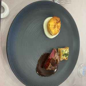 お料理の写真。メインのお肉です。美味しかったです。
