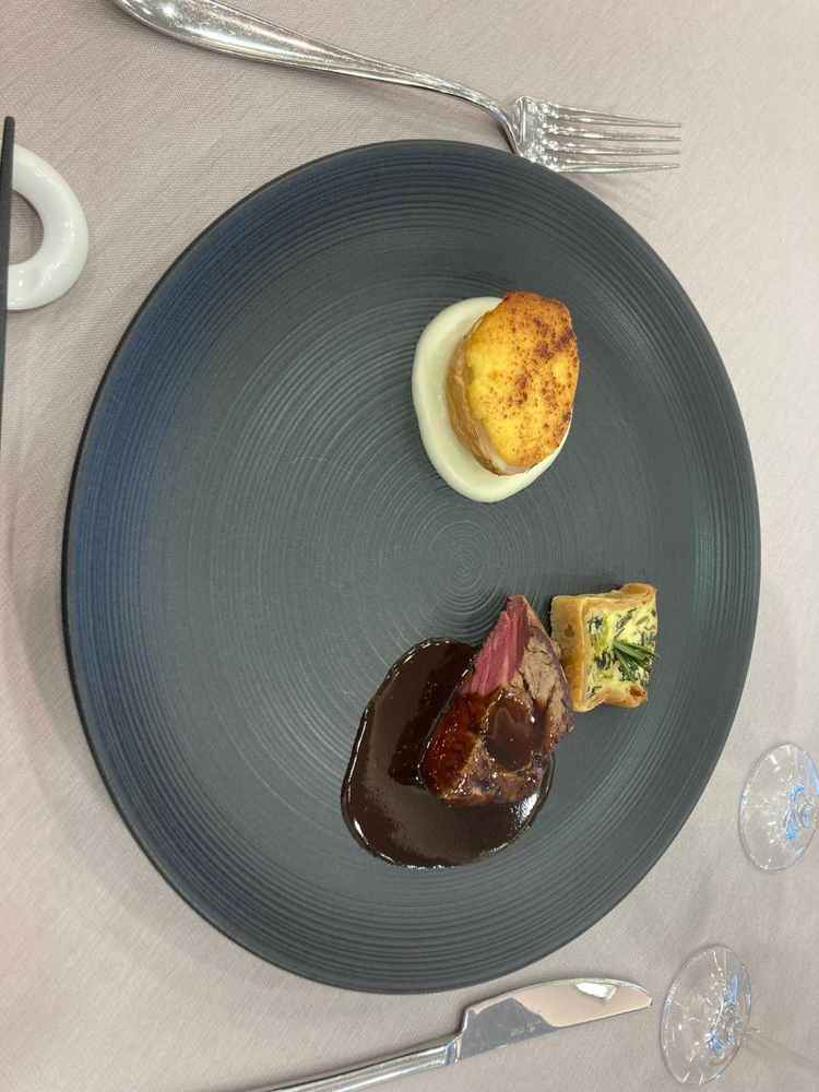 お料理の写真。メインのお肉です。美味しかったです。