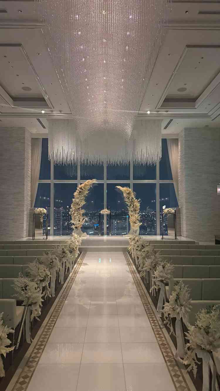 プランナーさんと話しているうちに日が暮れて夜に。急遽夜の会場も見せてもらえた。対応力がすごい。