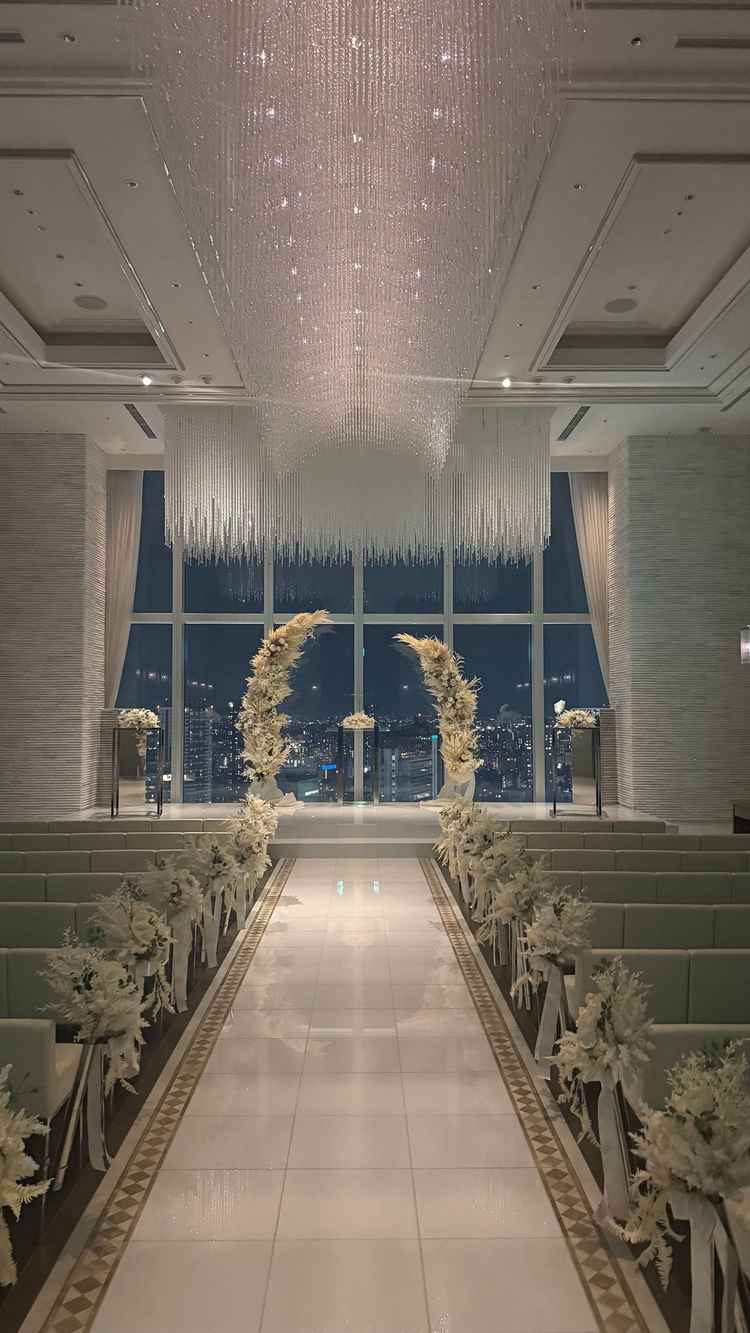 プランナーさんと話しているうちに日が暮れて夜に。急遽夜の会場も見せてもらえた。対応力がすごい。