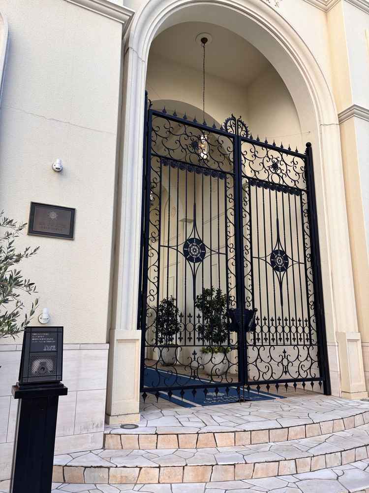 外観です。背が高く、雰囲気がありました。