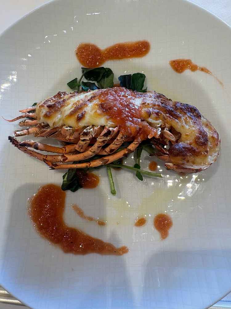 お料理は見た目もインパクトあり、とてもおいしかったです。