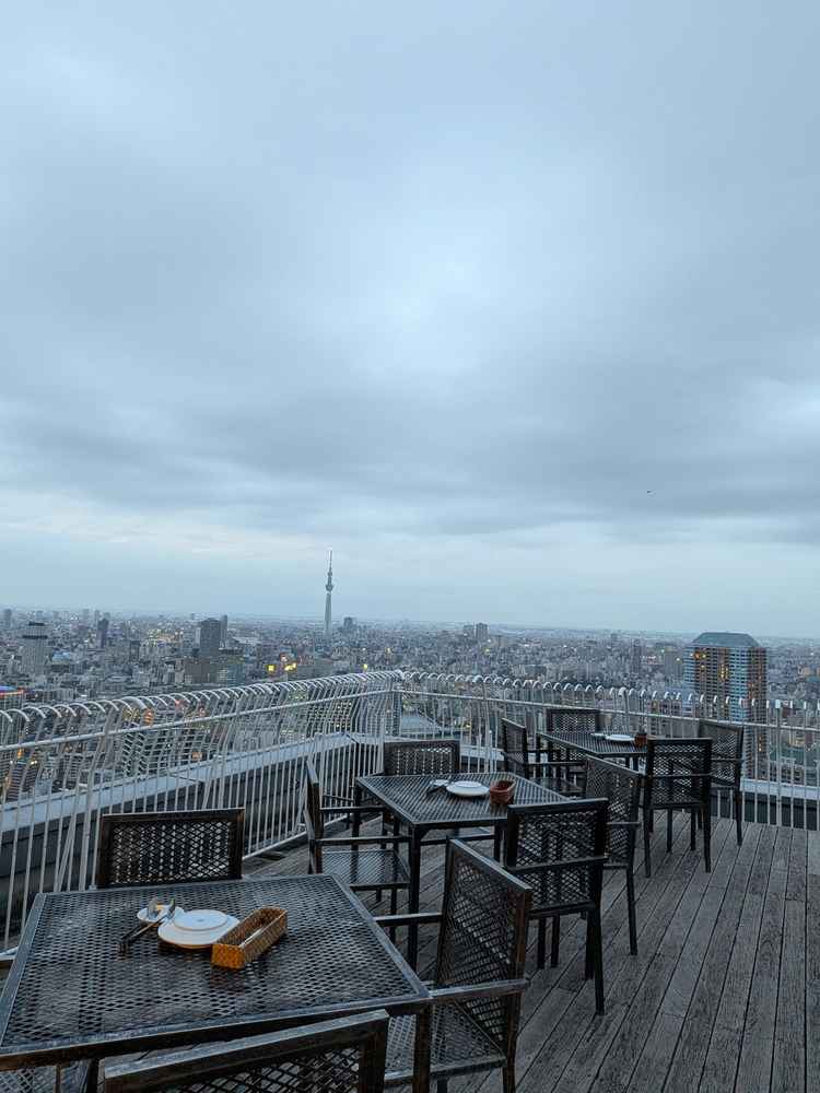 天気が悪くても目の前の大パノラマに驚かされます。雨でも全く景色が見えなくなることはないとのこと。