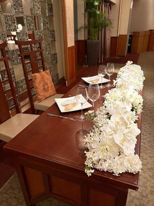 葵の紋が入った高砂 椅子は鳥居モチーフ