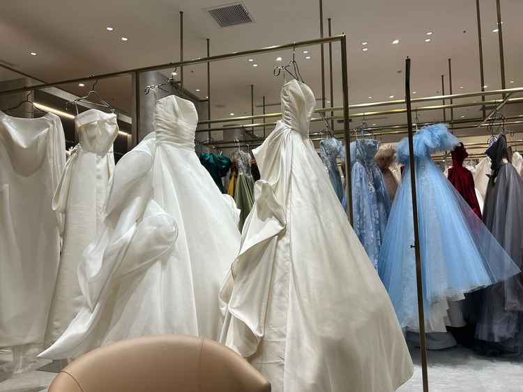 ホテル内にあるドレスサロン。