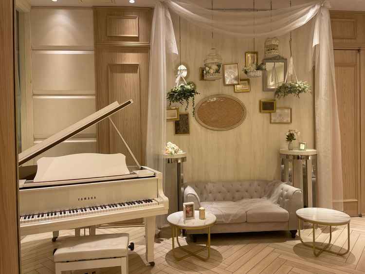 4枚目の写真の披露宴会場にはグランドピアノがあり、演奏も可能。