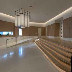 チャペルの前の待合い