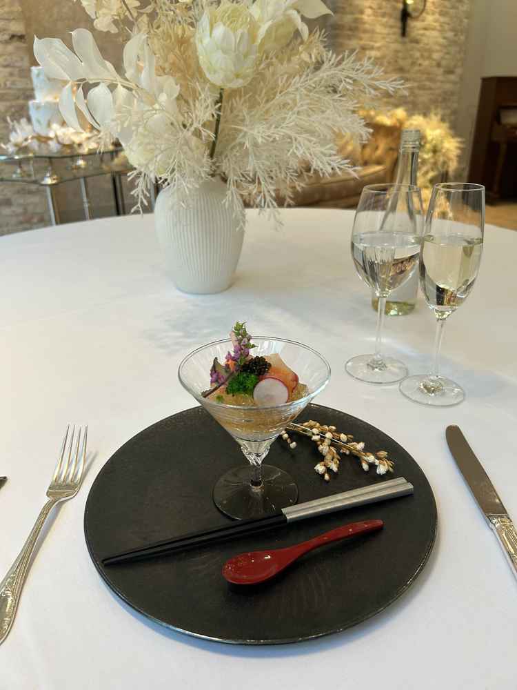 フレンチ18000円の前菜。オリジナリティがあり、見た目もとても凝っていました。