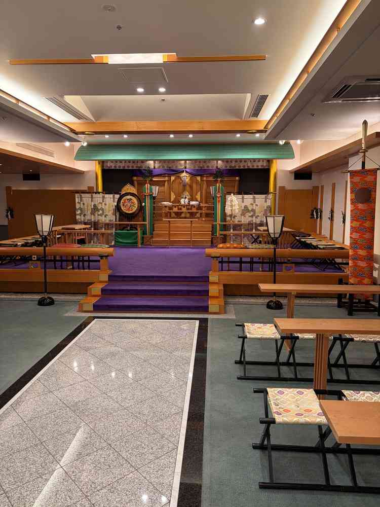 儀式殿。広く、人数も70名程度入るので大人数でも執り行うことができる。