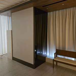 チャペルの前のスクリーン