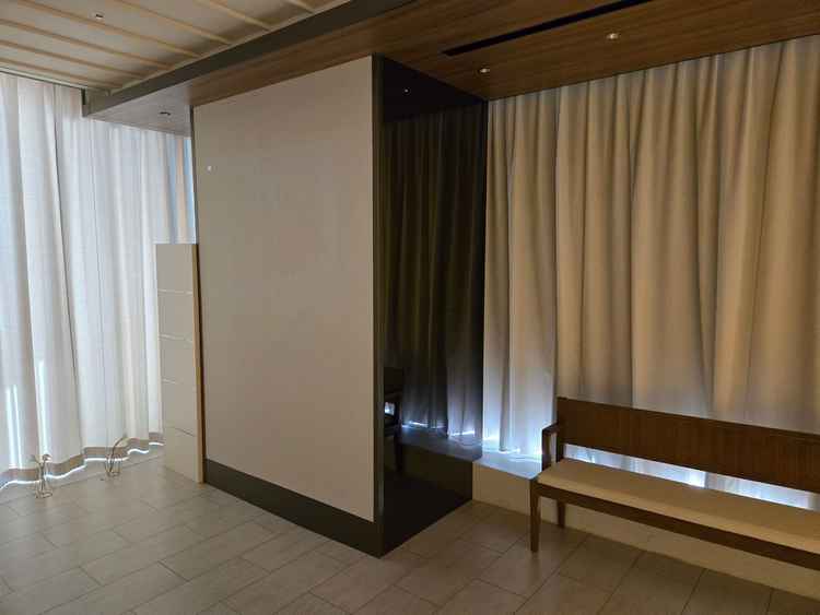 チャペルの前のスクリーン