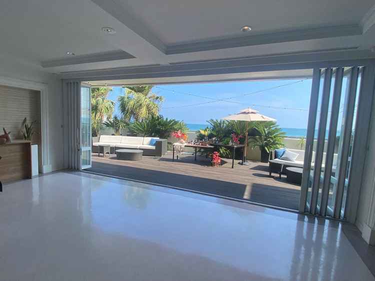 待合室の海が見える場所🌊とても綺麗でした。ゲストが時間を忘れるくらい景色が良かったです。