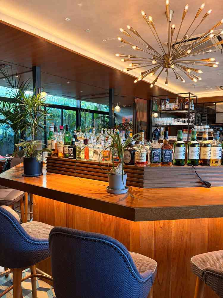 挙式前の待合所です。普段はレストランになっているようで、椅子の数の心配はいらないと思いました。