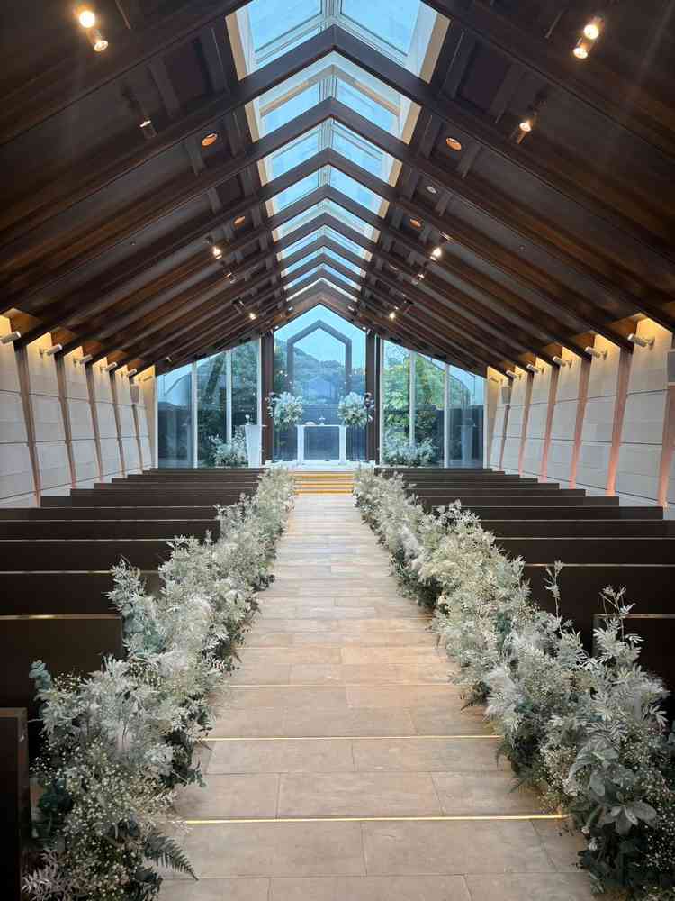 チャペル。光が上からも入って、雨でしたが、とてもきれいでした。