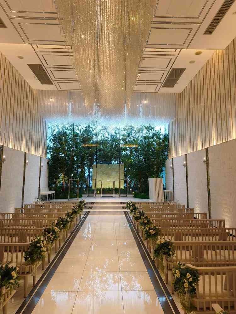 天井も高く開放感があるチャペルだった。清潔な雰囲気で、カジュアルさもあり、すてきな雰囲気の会場でした