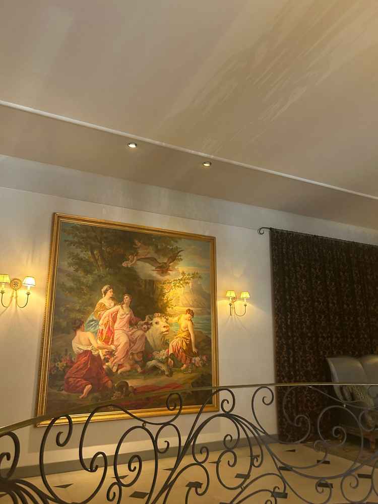 この下が螺旋階段になっていて、キャンドルとお花が綺麗でした。