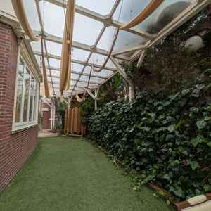 披露宴会場から庭に出ることができました