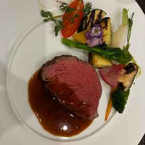 試食、自社牧場の牛フィレ肉