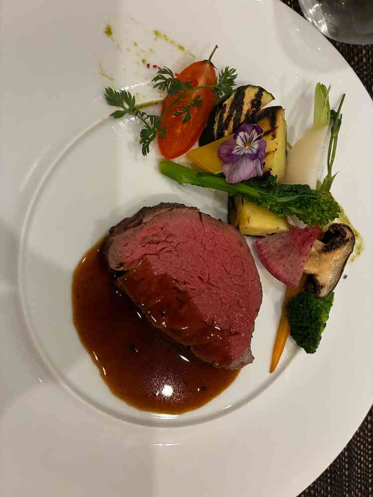 試食、自社牧場の牛フィレ肉